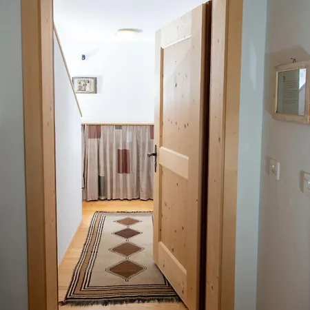 Διαμέρισμα Lantsch-lenz Attic For 7 People Crauna