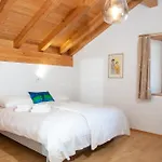 Cozy Alpine Loft With Fireplace Appartamento *